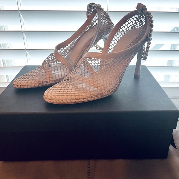 New / Never Worn BOTTEGA VENETA beige Mesh Nappa Chunky Chain Sandals / Pumps - Picture 13 of 16